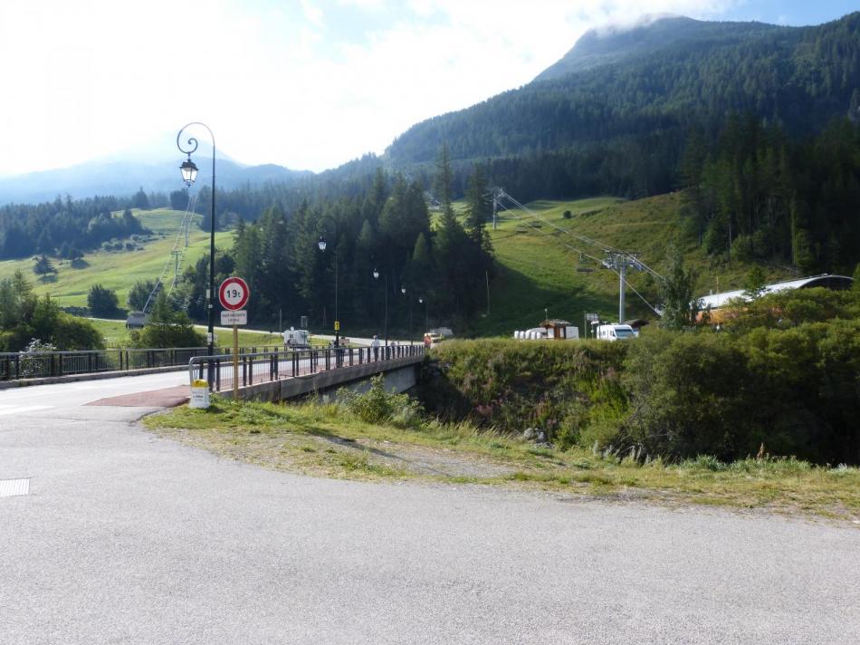 Sortie de Lanslebourg et début de l' ascension du col du Mont Cenis