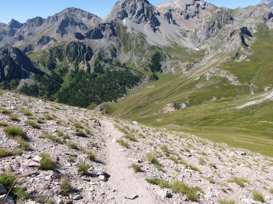 le sentier de descente des vias du rocher blanc