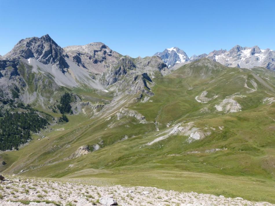 ambiance haute montagne depuis le sommet du rocher blanc