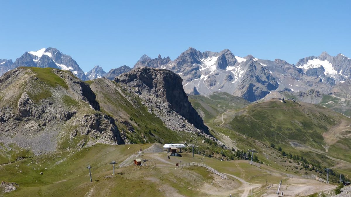 le rocher blanc (gris/noir) au centre depuis le Prorel
