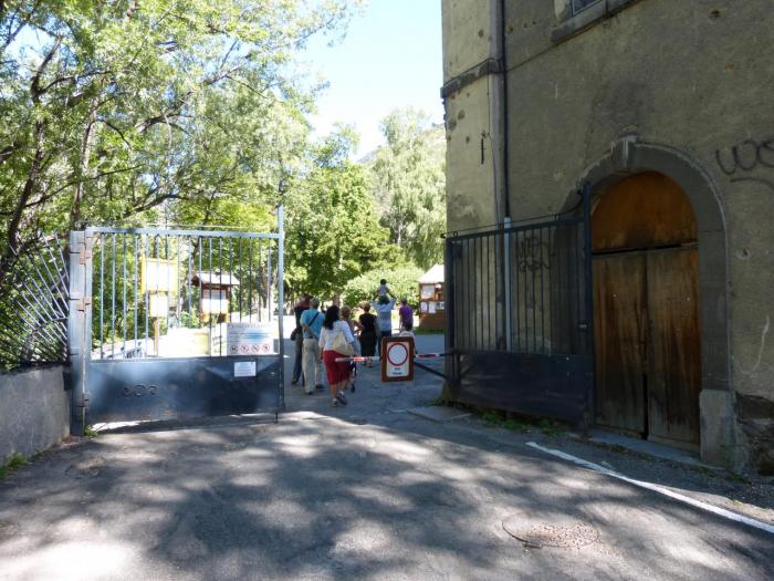 l' entrée du parc de la Schappe à Briançon