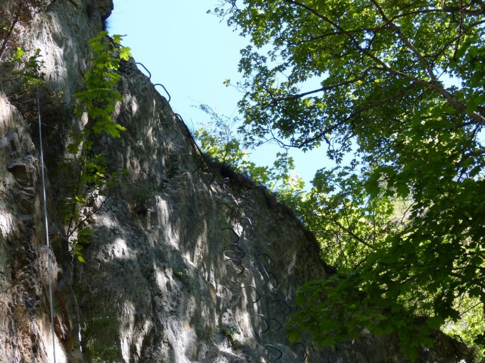 l'itinéraire se poursuit sur l' arête du rocher