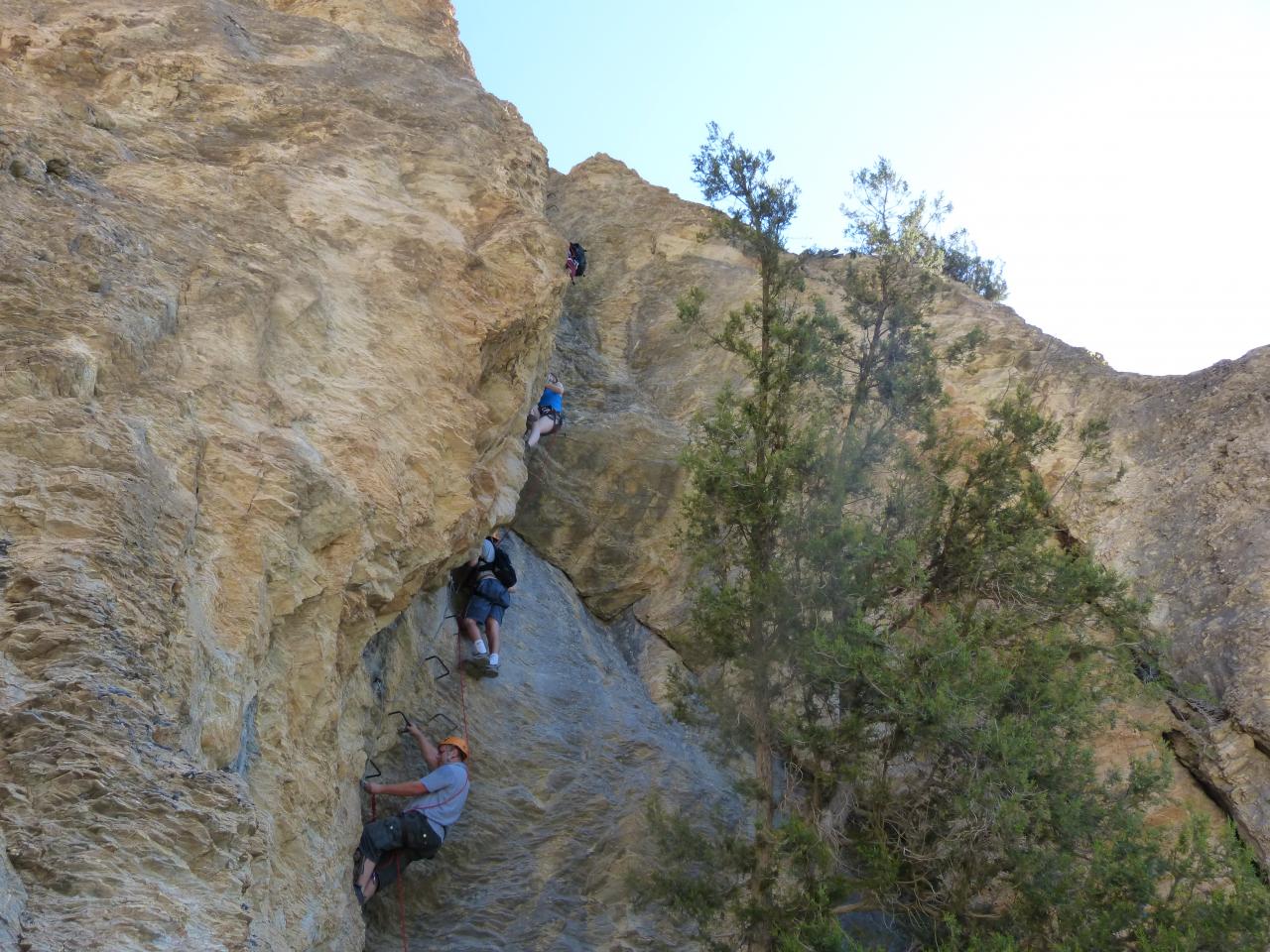 via de la Balme aux Vigneaux, dièdre impressionnant vu d' en bas !