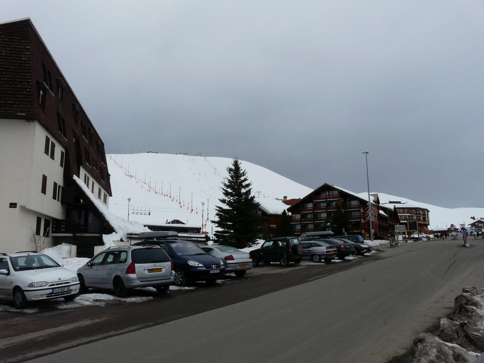 Alpe d' Huez, temps apparemment dégagé mais vent fort et brouillard descendant !