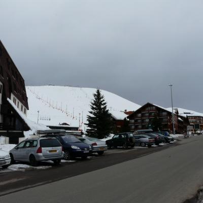 Alpe d' Huez, temps apparemment dégagé mais vent fort et brouillard descendant !