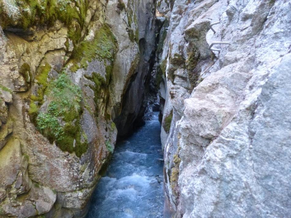 la gorge d'Ailefroide se resserre