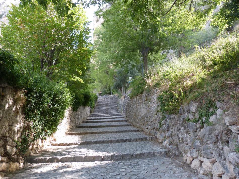 début du chemin de montée à la chapelle Notre dame de Beauvoir