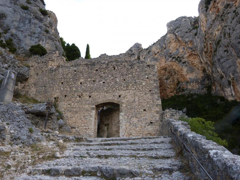 à l' approche de la Chapelle (portail)