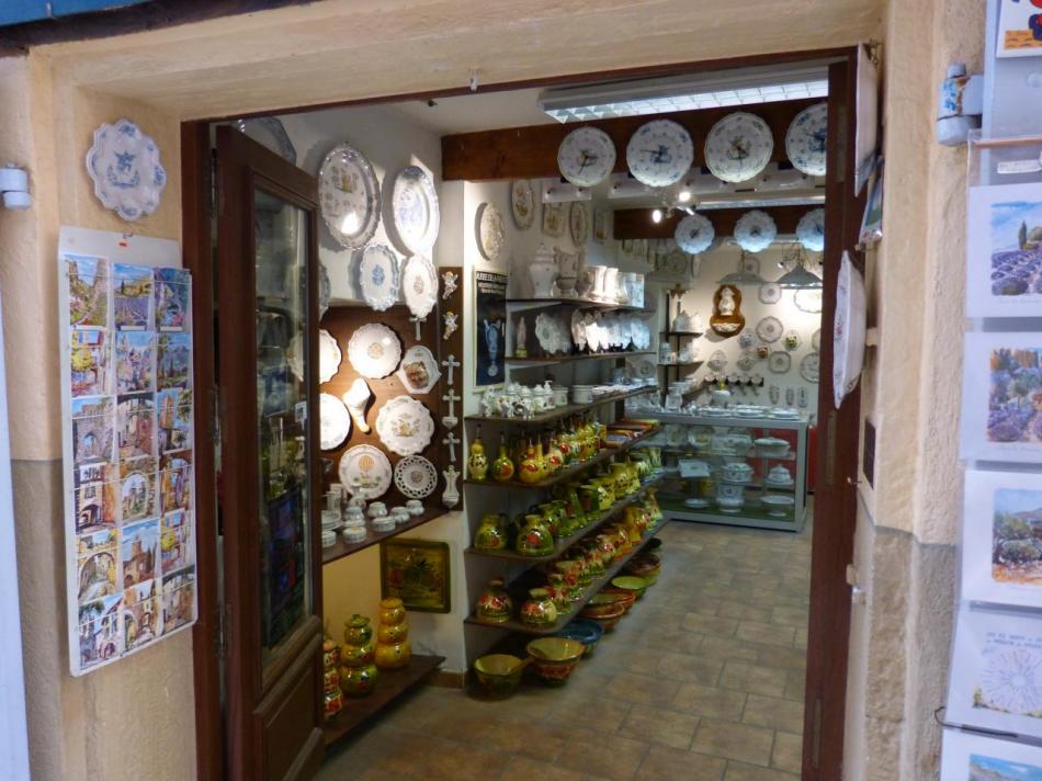 les magasins de faïence de Moustiers