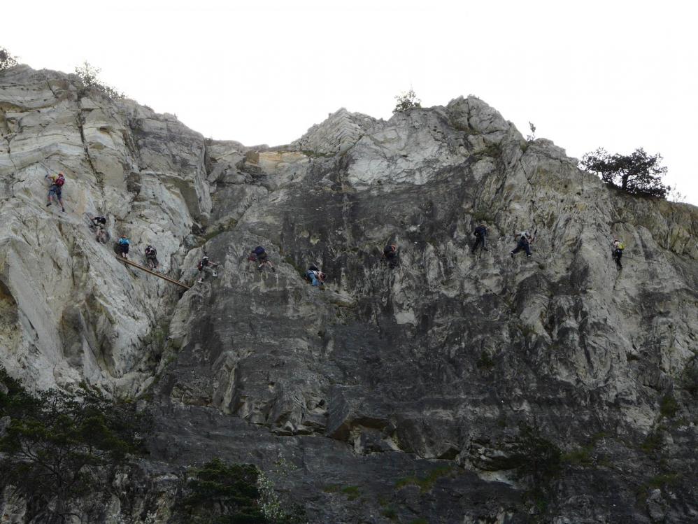 En descendant aux Enfers ! Longue procession dans les vias du Fort