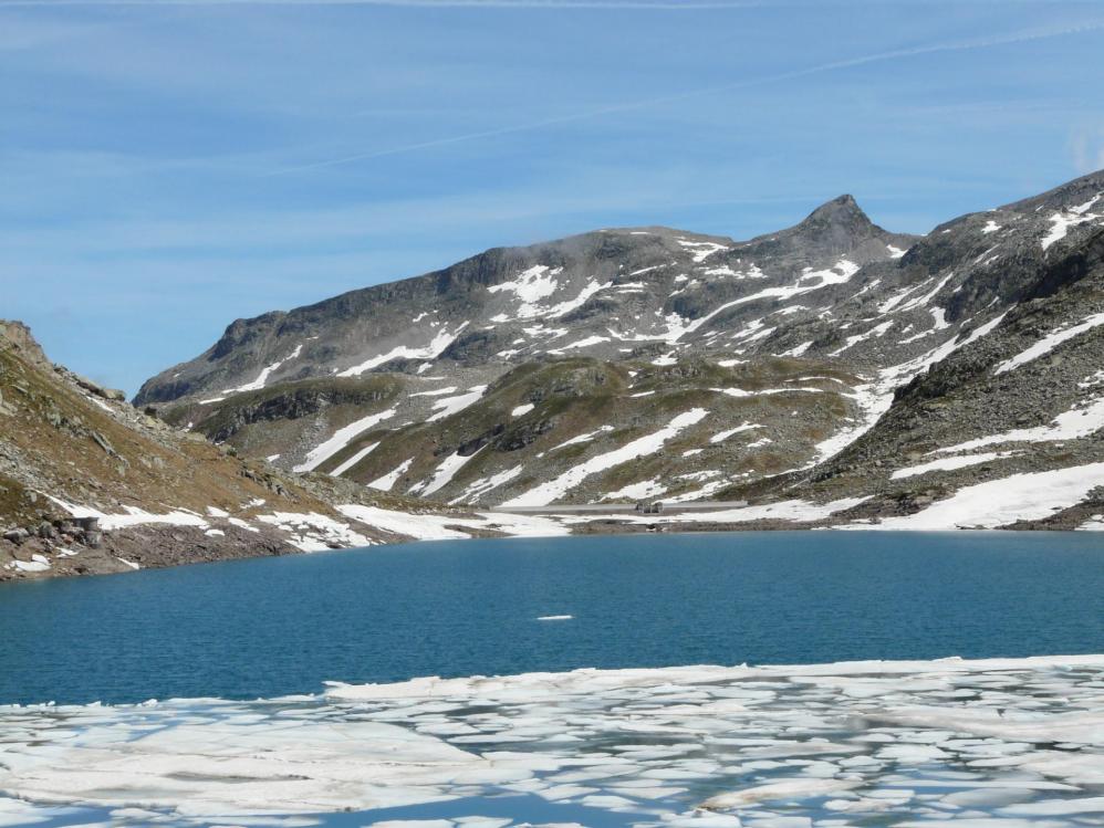 La neige est encore assez présente dans cetyte randonnée des 7 Laux, il y aura des névés à franchir !