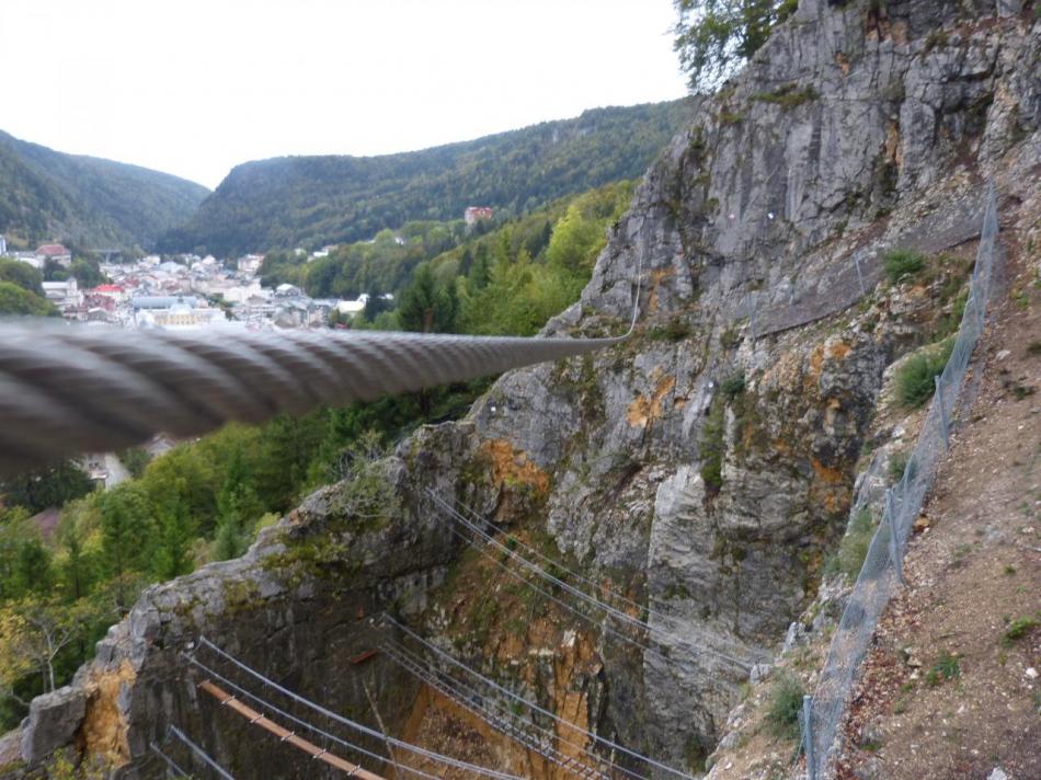 la tyrolienne ascendante de la variante athlétique à Morez