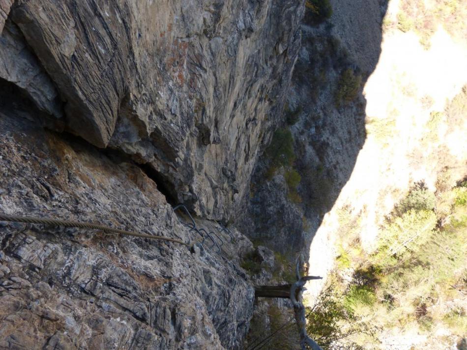 via noire dans les gorges de la Durance,partie sans barreaux