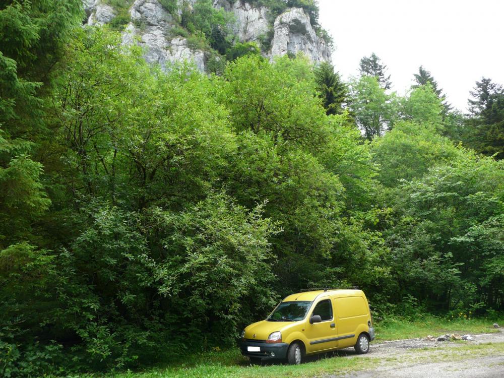 Stationnement au pied de la via ferrata des Echelles de la Mort