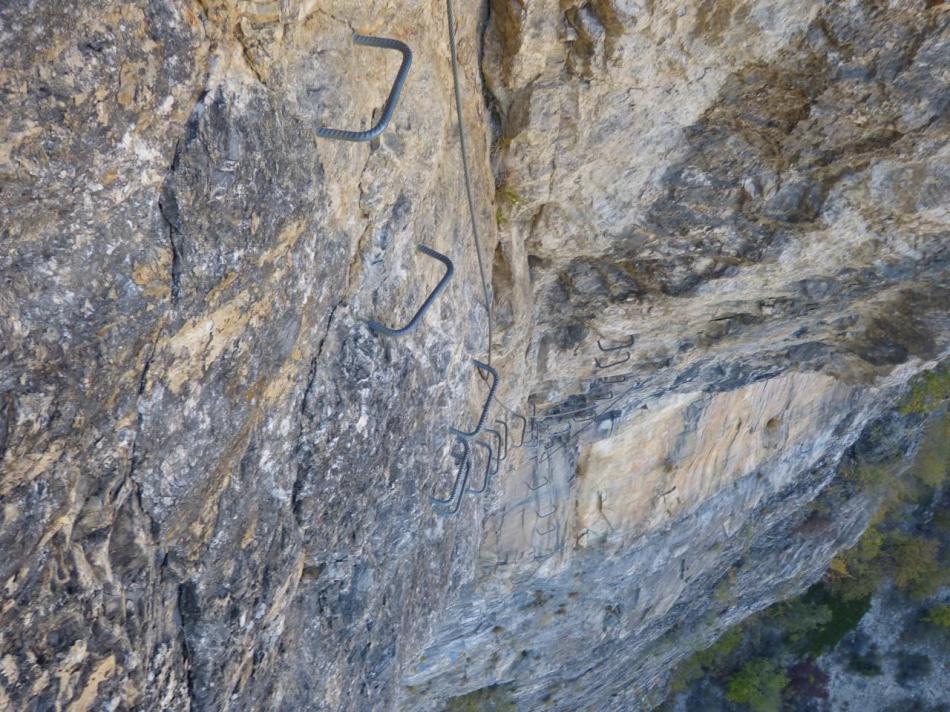 via noire dans les gorges de la Durance ... à donner le 