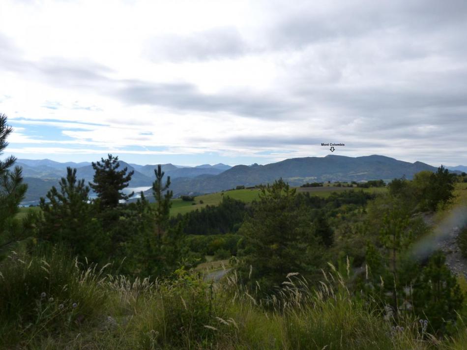 Toujours depuis St Apollinaire, vue sur le lac de Serponçon et sur le mont Colombis (montée à vélo prévue pour bientôt)