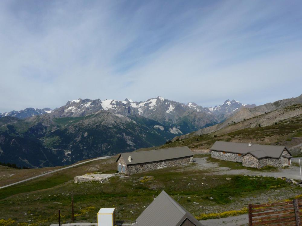 caserne militaire peu avant le sommet du col du Granon