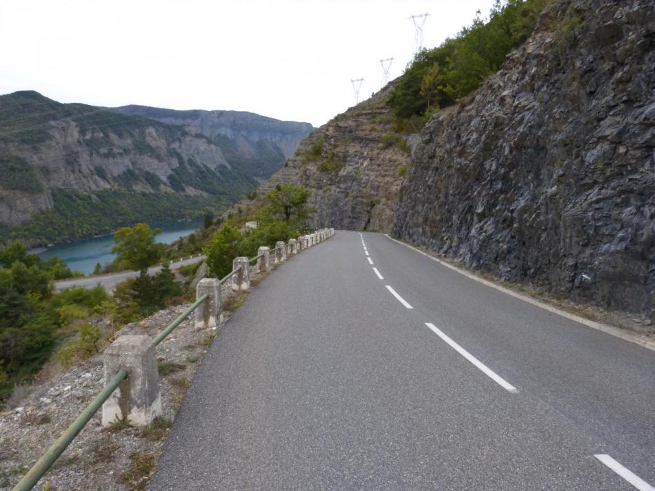 la montée vers le barrage du lac de Serre ponçon