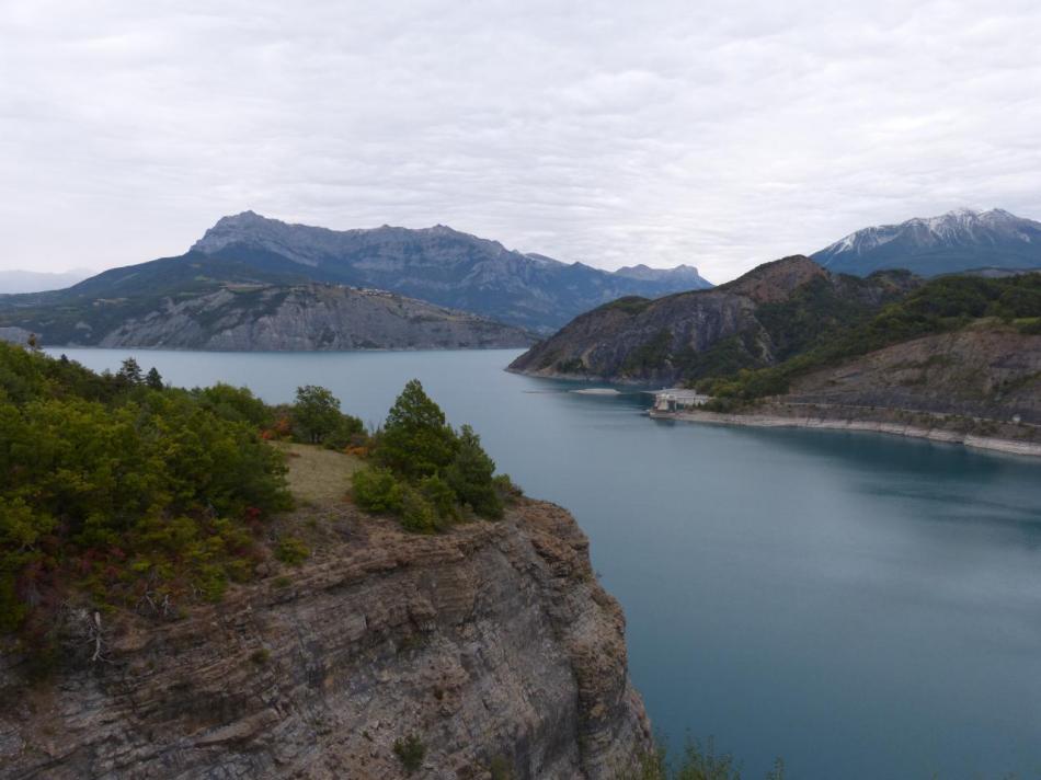 le lac de Serre ponçon depuis le barrage