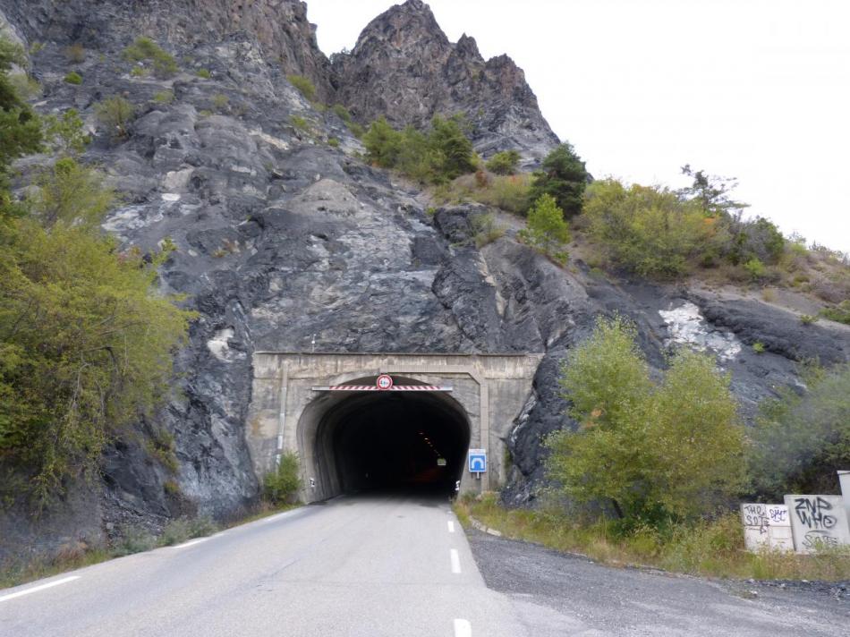tunnel dans la montée du col de Lebraut