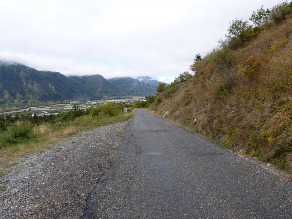 Montée au départ de Remollon vers le mont Colombis