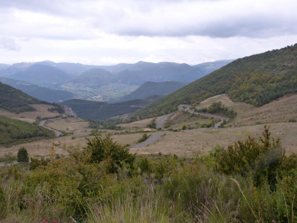 la petite route qui mène à Izon la Bruisse.