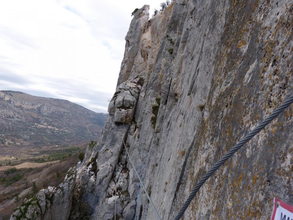 Pont de singe à suivre ... ( "la testouriasso" à Buis les Baronies)