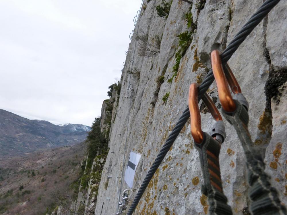 Et c'est reparti avec des passages verticaux  auxquels succèdent des traversées ...