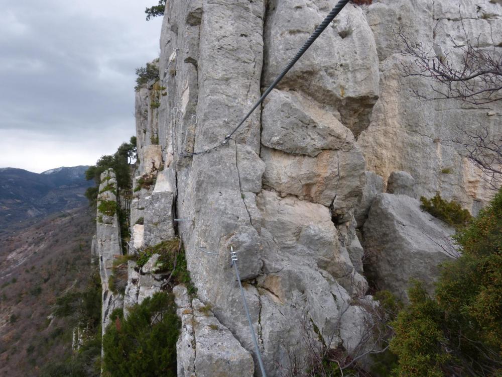 Traversée sur un pont de singe ("Roumpo quièu - Buis les Baronies)