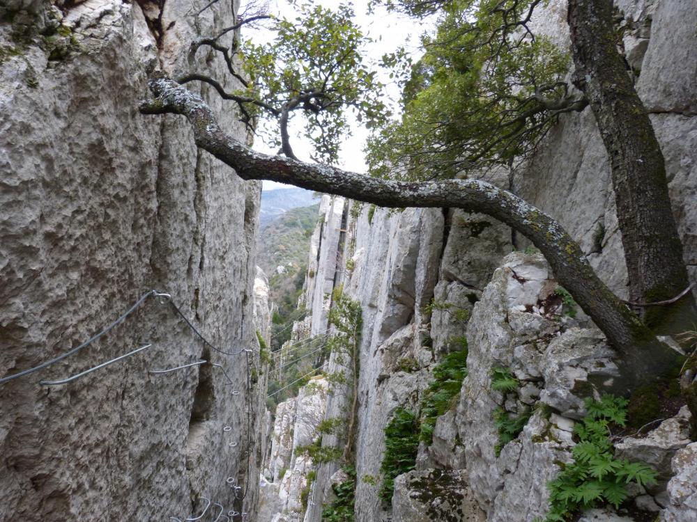 la "roumpo quièu" à Buis les Baronies ...petite balade entre les rochers avant la montée à la croix !