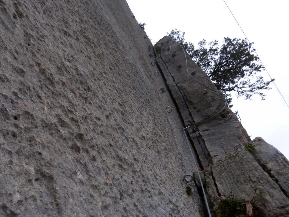 Passage  aérien d' escalade dans un dièdre 