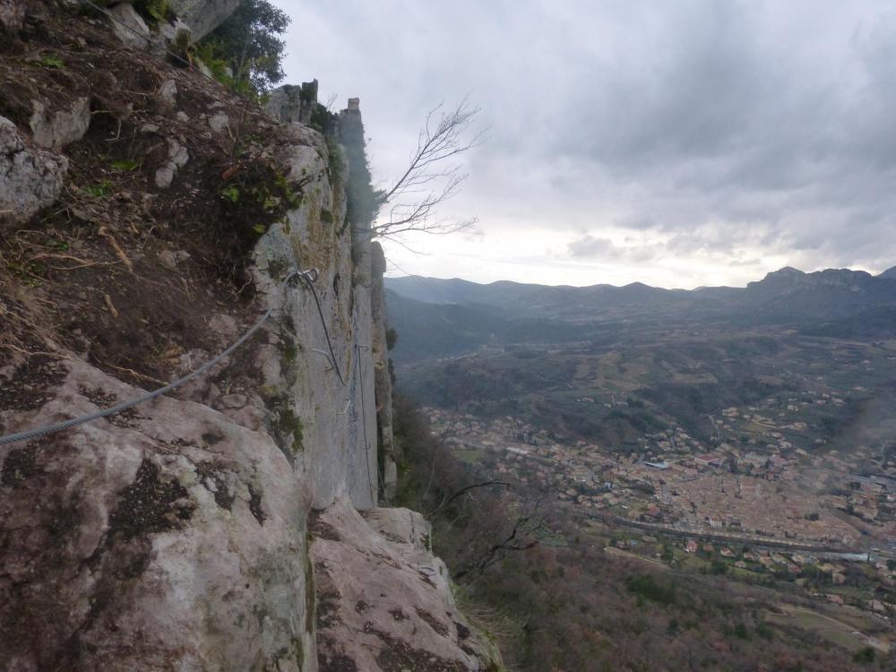 Traversée facile avant la faille - Via ferrata à Buis les Baronies la 