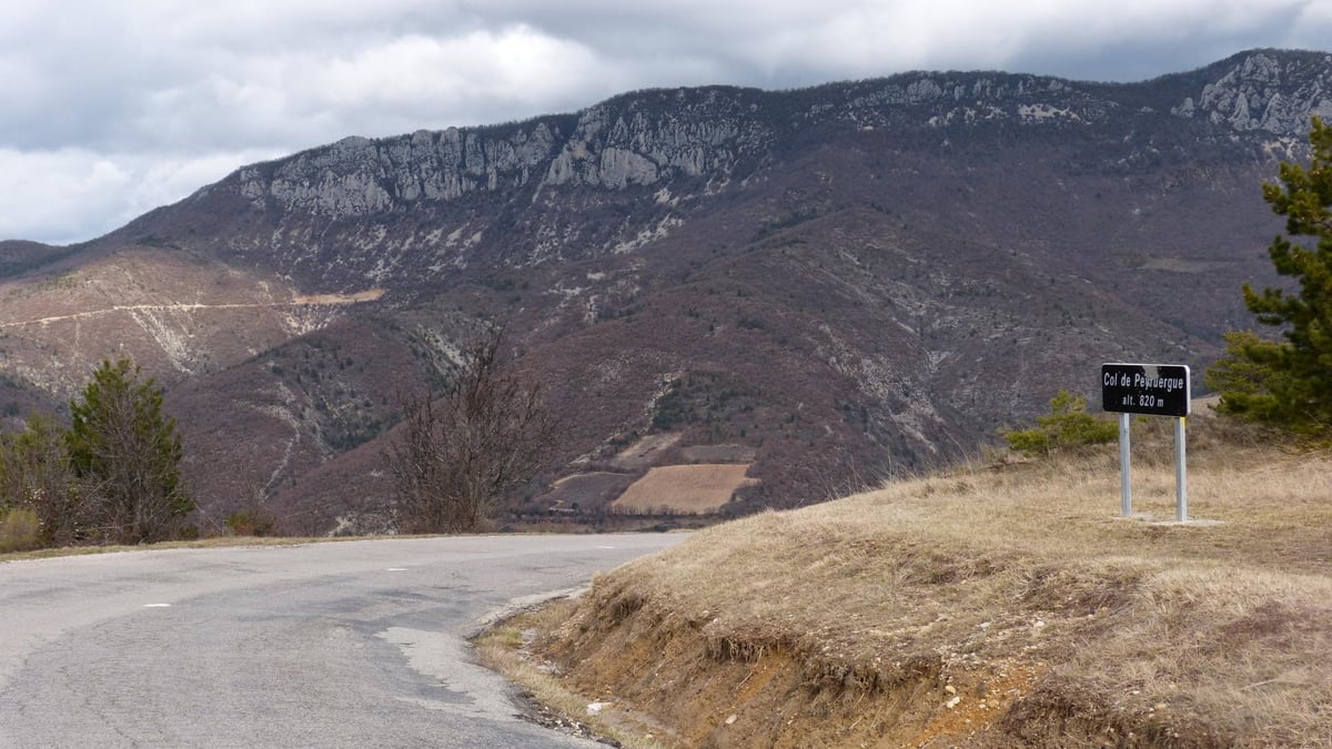 Sommet du col et vallée de l' Ennuye de l' autre côté
