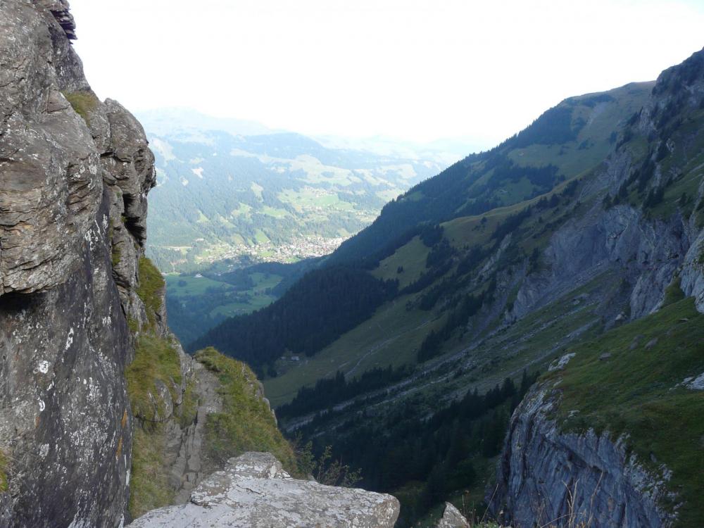 Vue sur la vallée depuis le haut du Pas d' Ancel