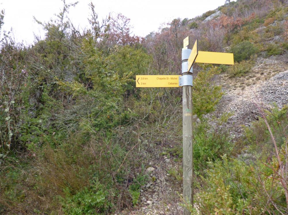 Première bifurcation sur le sentier des chapelles