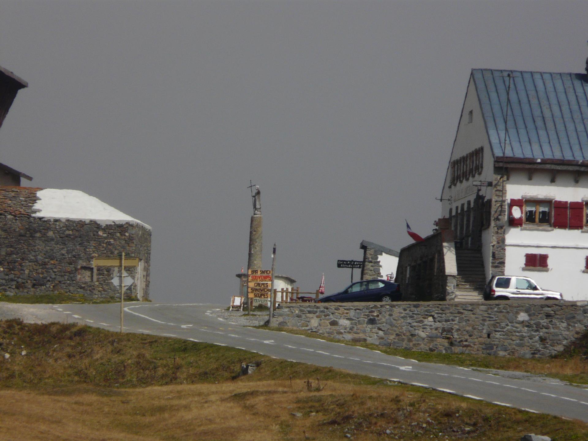 Montée à vélo du col du Petit t Bernard