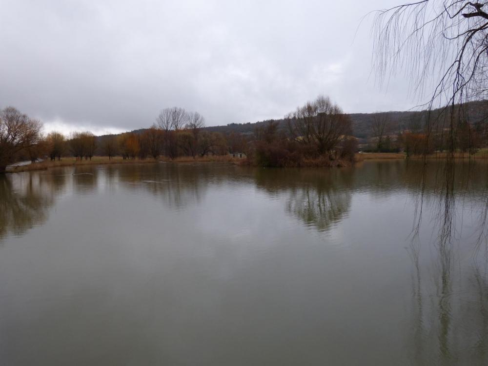 le lac du Bourget juste avant les gorges de la Nesque