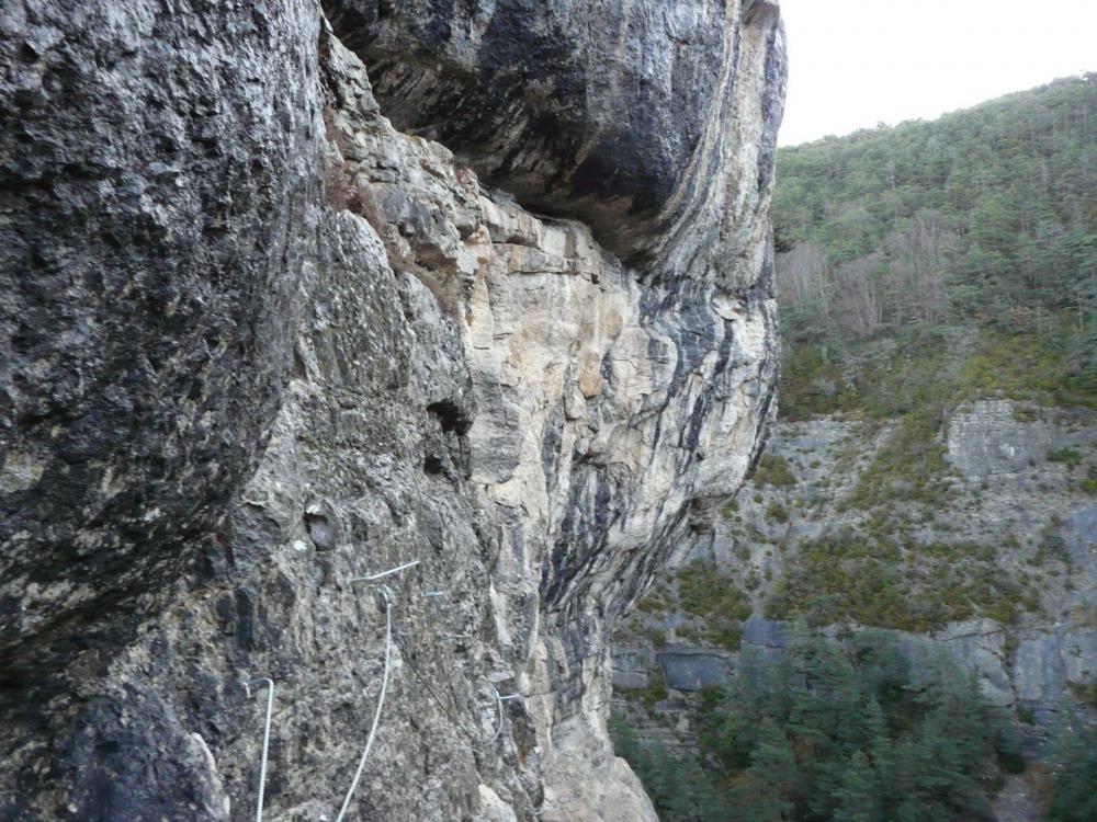 Dans la partie déversante de la via ferrata des gorges de l' Agnielles