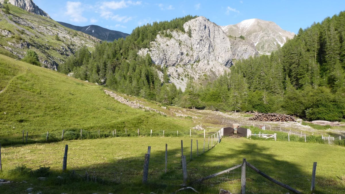 Le site de la via de Rouanne depuis Ancelle dans les hautes Alpes