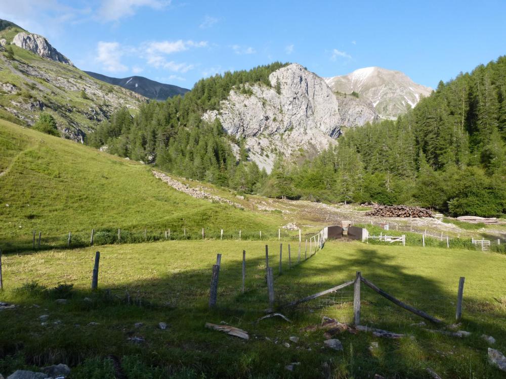 Le site de la via de Rouanne depuis Ancelle dans les hautes Alpes