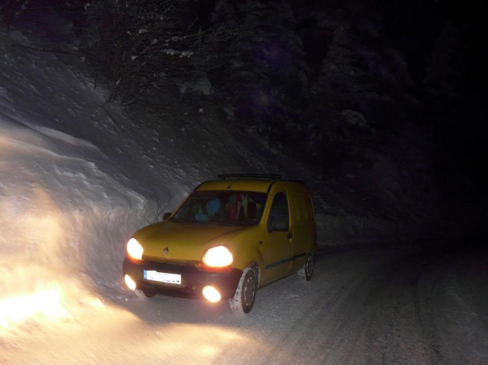 Neige et congères dans le col de Menée