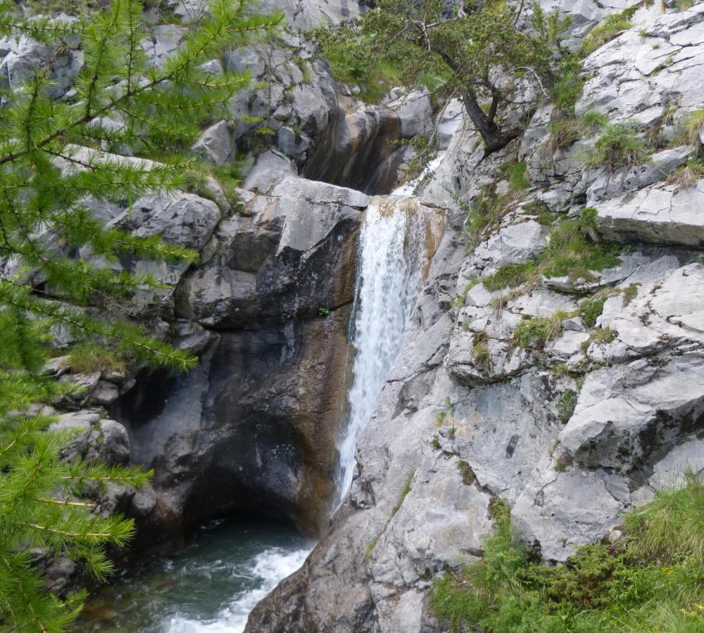 la cascade que l'on découvre par le parcours jaune