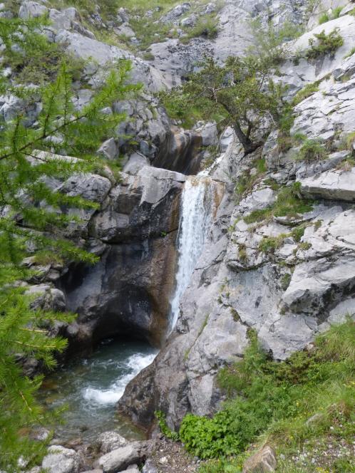 la cascade que l'on découvre par le parcours jaune