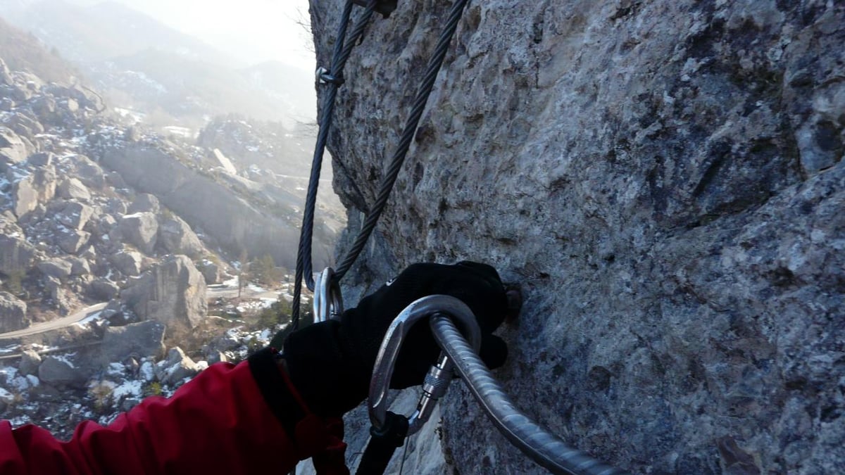 La via ferrata des rochers du Claps en Hiver (Luc-en-Diois) (Drôme)