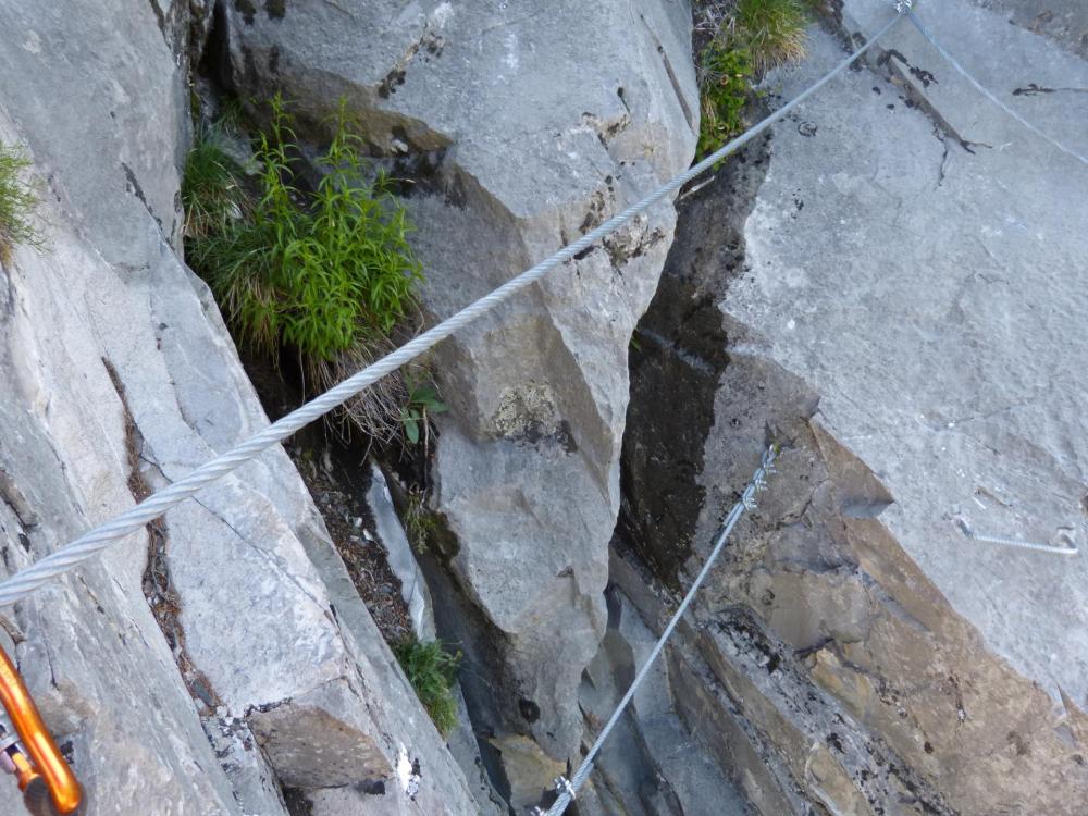 Premier petit pont de singe, la rouge à Ancelle