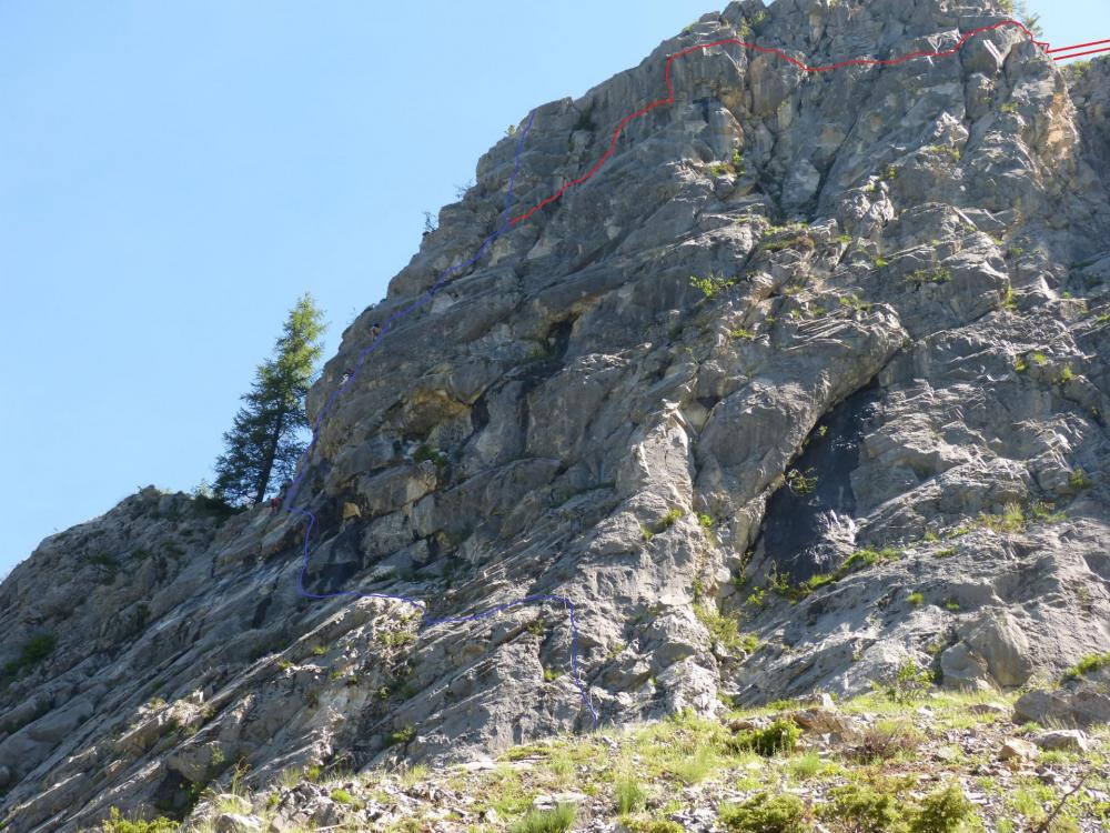 vue générale des itinéraires bleu et rouge dans la via d'Ancelle