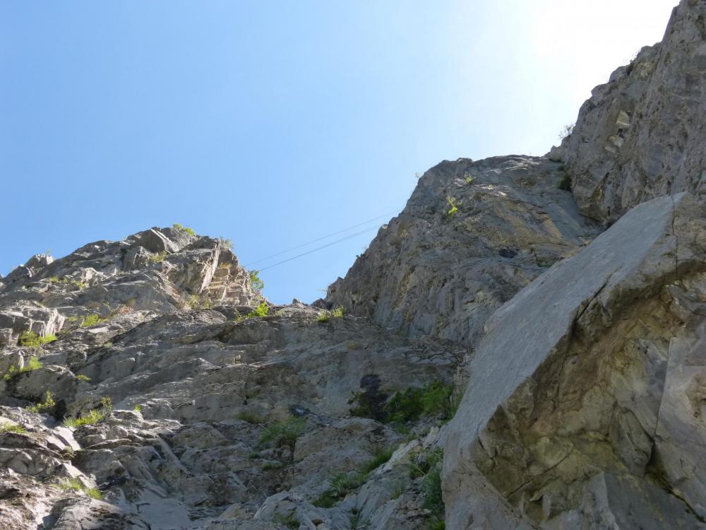 le pont tibétain de la via d'Ancelle vu de dessous