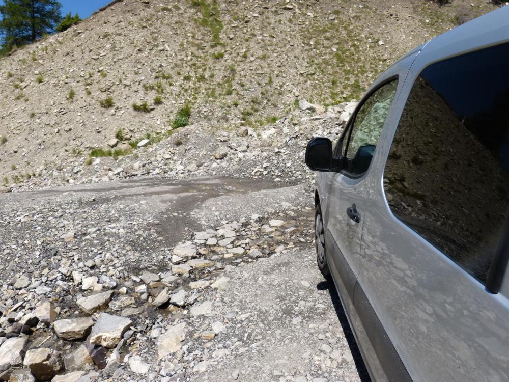 Chemin d' accès à la via de Rouanne, quelques passages de gué !