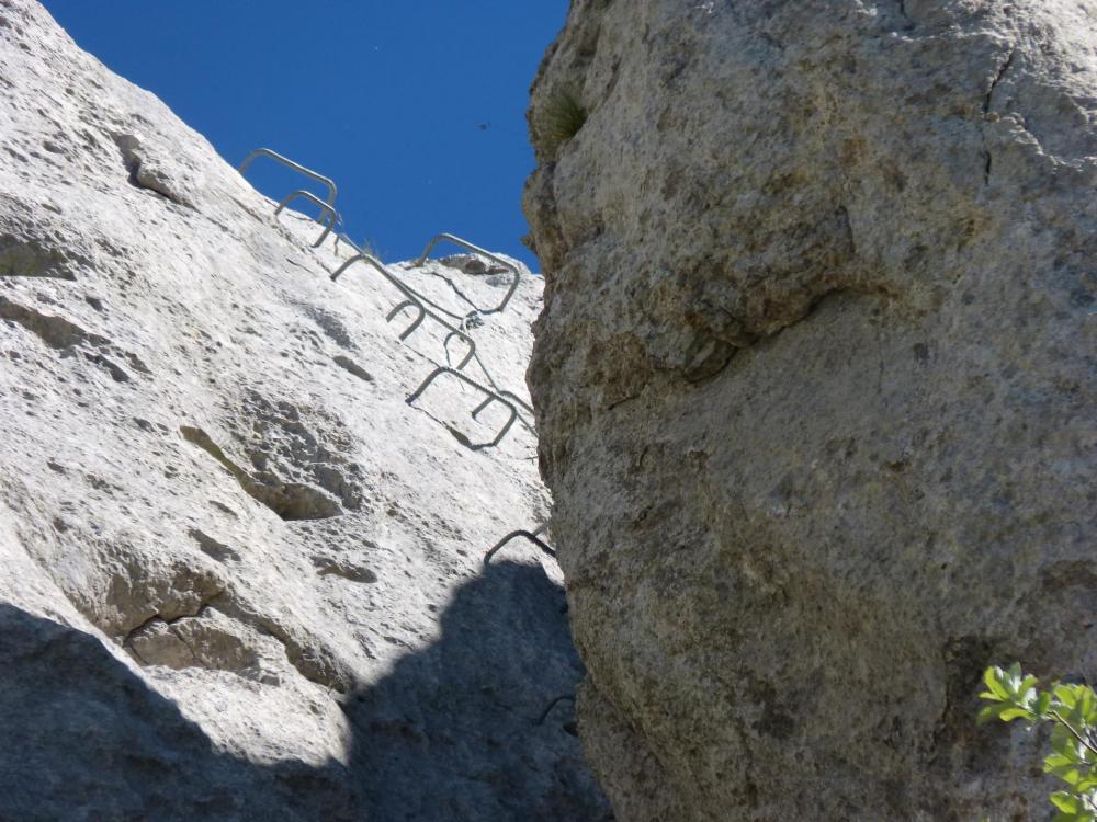 zoom sur le haut de la via ferrata de céüze