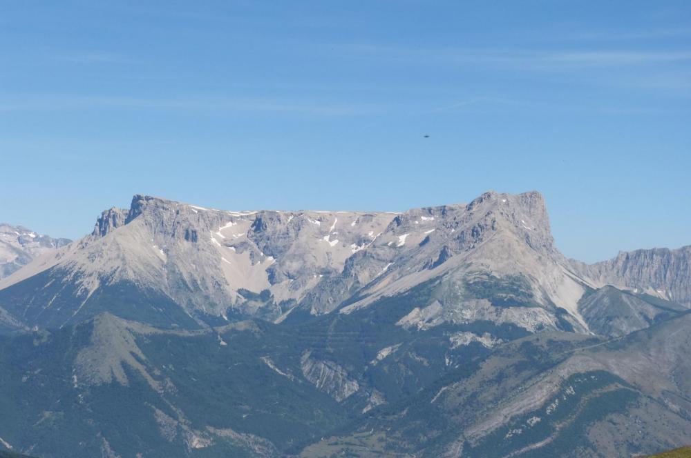 Le plateau de Bure au loin